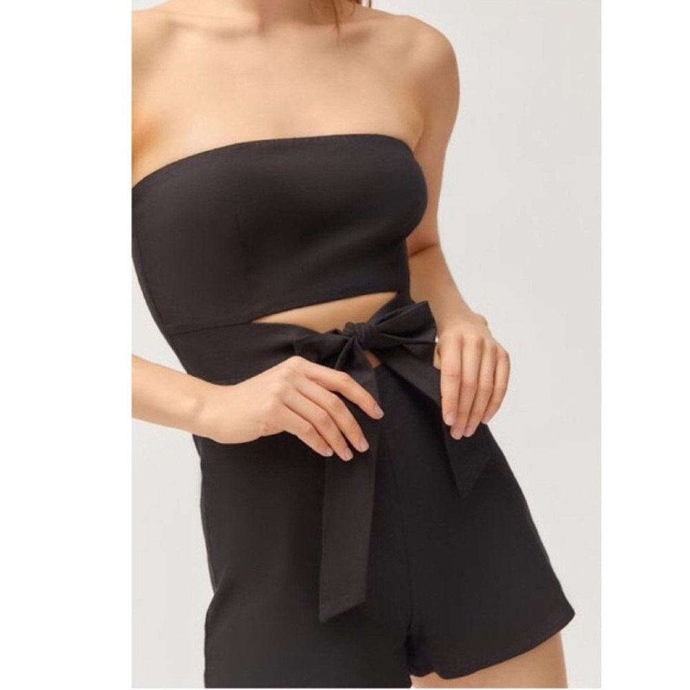 NWT UO Linen Strapless Tie Front Romper - Picture 3 of 3